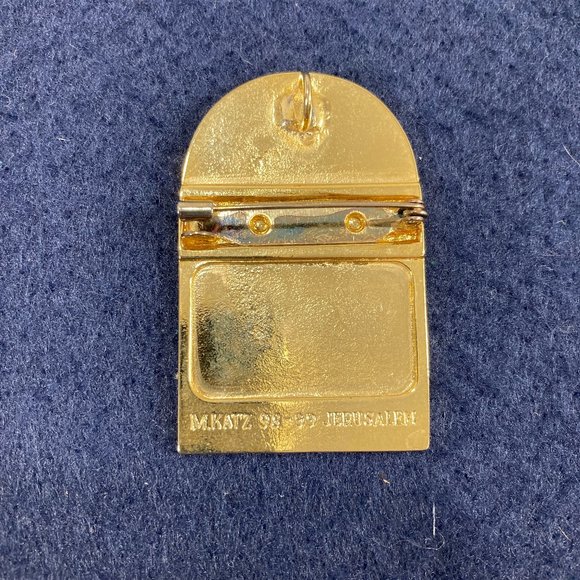 M Katz Jerusalem Goldtone Pin Pendant Torah Year 5759 Judaica Mathilde Schechter - Picture 2 of 3